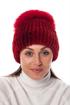 Megzta audinės kailio kepurė plačiu bumbulu, raudona/raudona